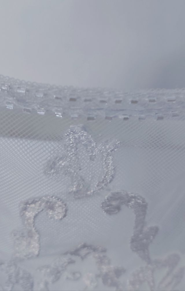 Vestido de novia sirena de tul, encaje y pedreria.