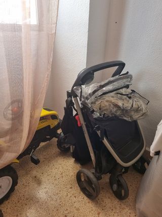 carro con protector de lluvia
