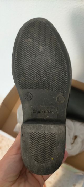 traje flamenca verde y lunares blancos.