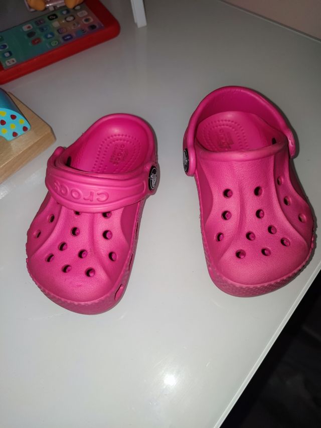 Crocs fuxia bebe 20 21