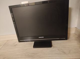 Monitor y TV Samsung de 22 pulgadas