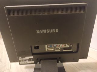 Monitor y TV Samsung de 22 pulgadas