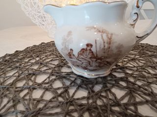 Lecherita antigua de la cartuja