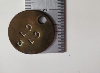 4 CHAPAS NUMERADAS ANTIGUAS