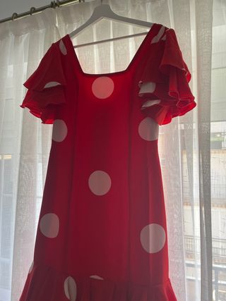 Traje de flamenca rojo lunares blancoy mantoncilo