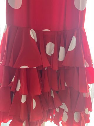 Traje de flamenca rojo lunares blancoy mantoncilo