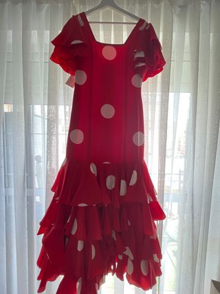 Traje de flamenca rojo lunares blancoy mantoncilo