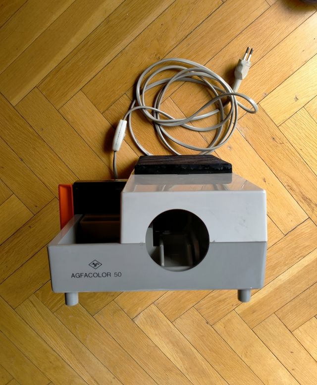 PROJECTOR DE DIAPOSITIVOS AGFACOLOR 50 em segunda mão durante 30 EUR em