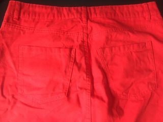 Falda corta vaquera roja. Talla L