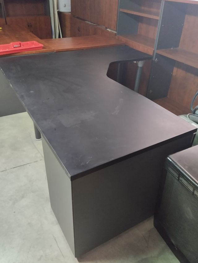 mueble de oficina color negro. 80€