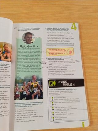 Libro de inglés Living English 2 de bachillerato