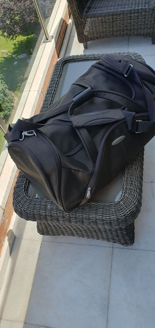 2 Bolsas de viaje Sansonite. Color marrón oscuro.