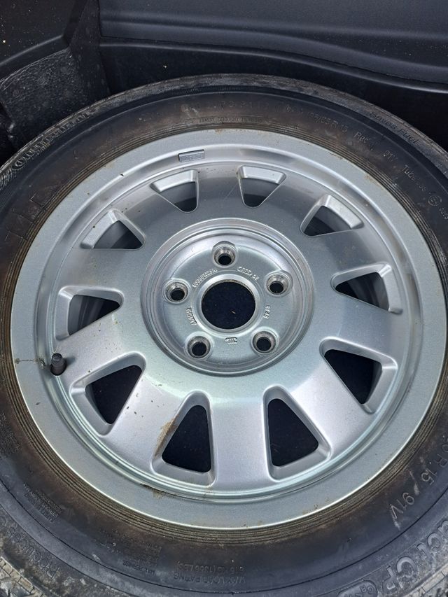 Llanta Audi 15 con Neumático