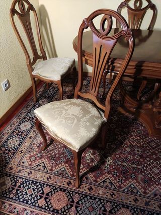 Mesa comedor clásica + 6 sillas a juego