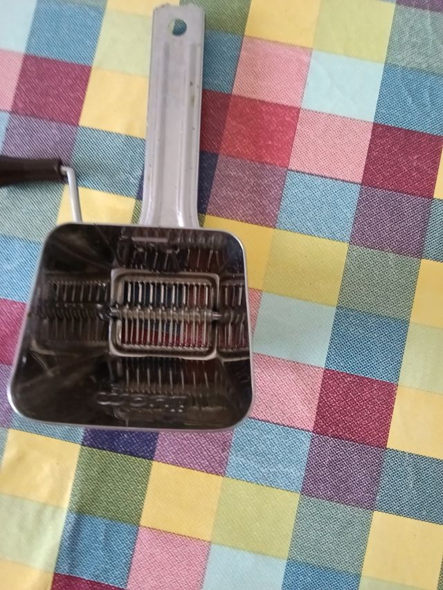 triturador de especies antiguo vintage