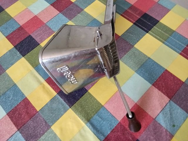 triturador de especies antiguo vintage