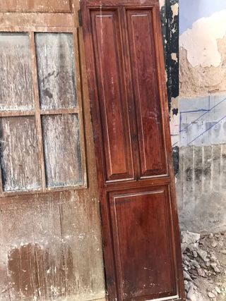 Puertas antiguas de madera de mobila