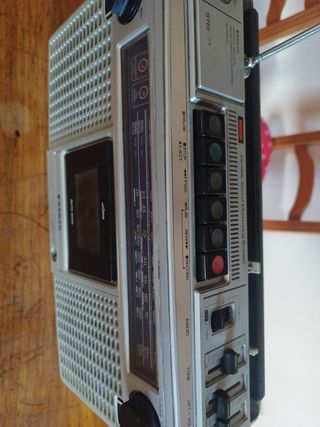 vendo radio cassette antiguo sanyo