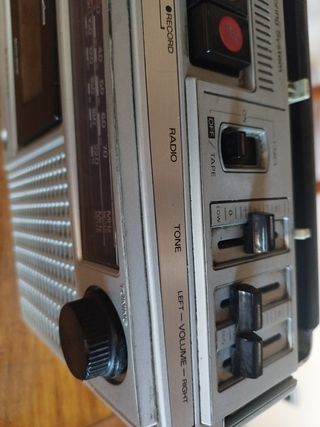 vendo radio cassette antiguo sanyo