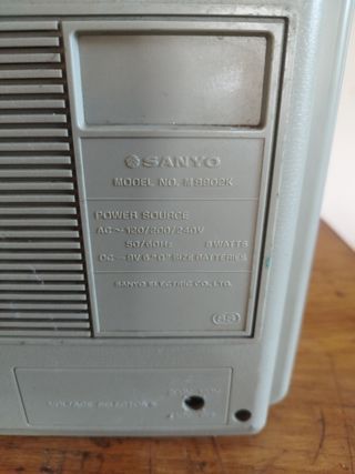 vendo radio cassette antiguo sanyo