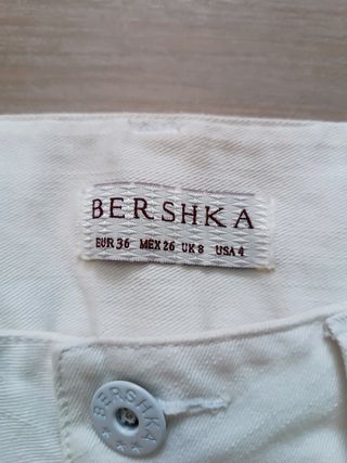 Pantalones blancos Bershka