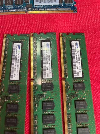 Lote de memorias RAM de varios tipos