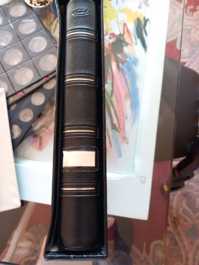 álbum de moneda y hojas