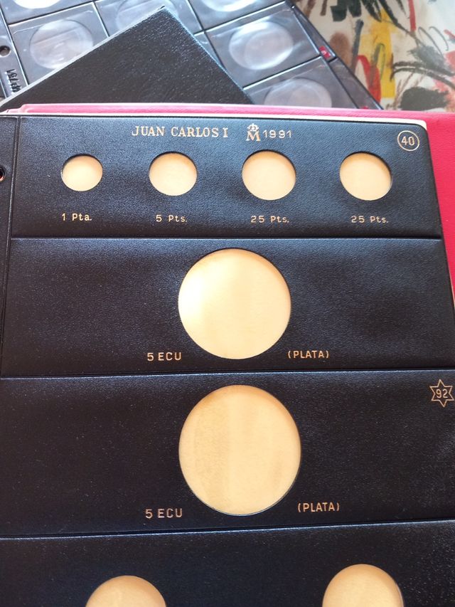 álbum de moneda y hojas