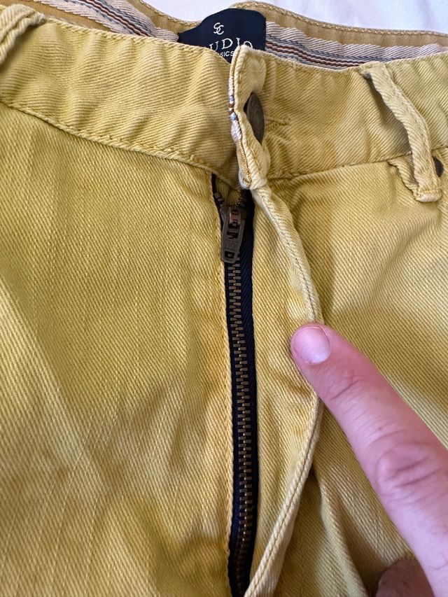 Bermudas color mostaza