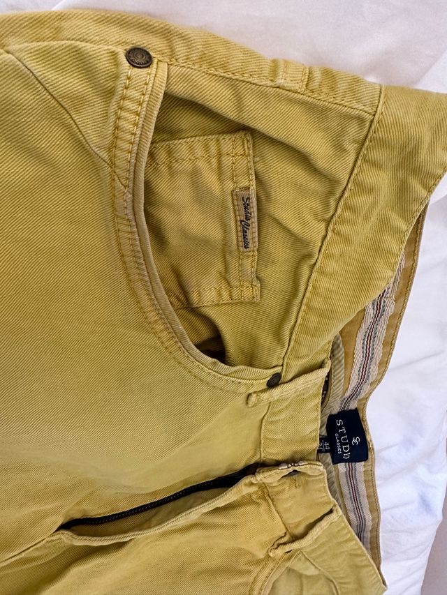 Bermudas color mostaza