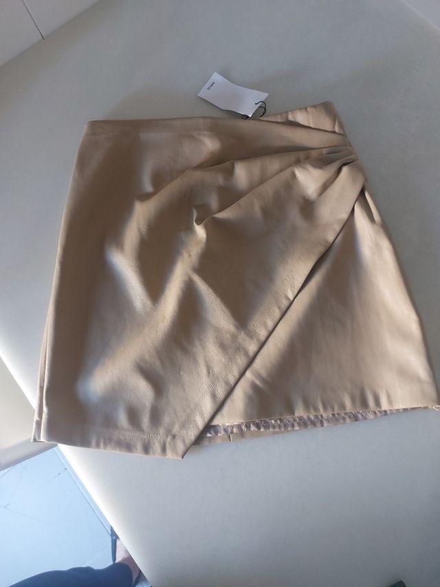 Falda mini imitación piel Mango