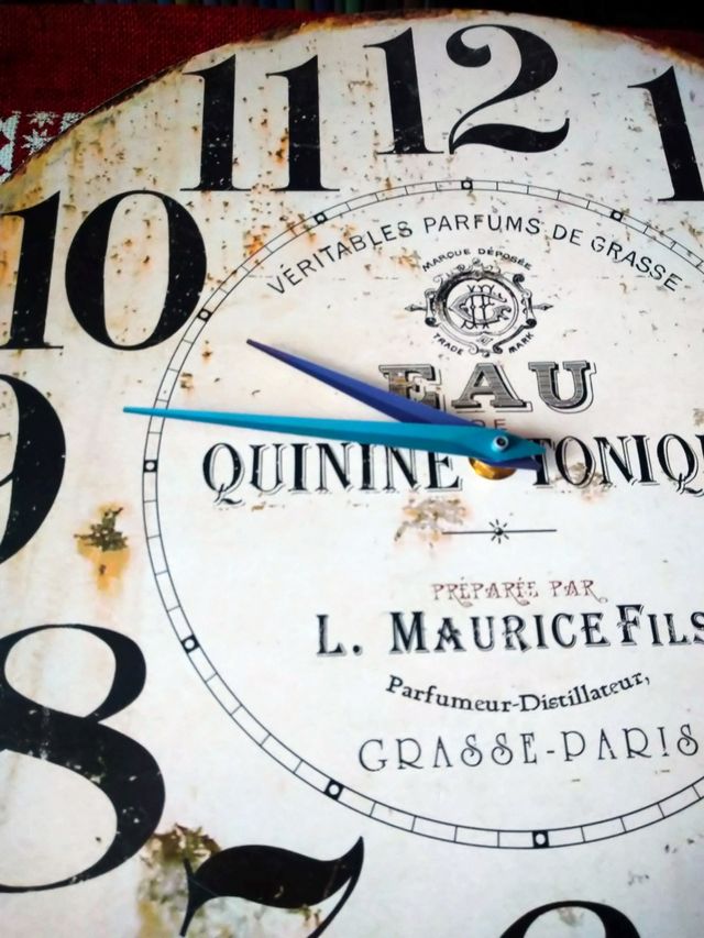 Reloj 34 cm de diámetro.