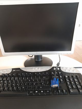 Teclado y monitor