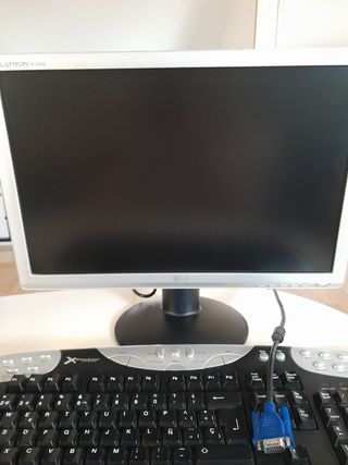 Teclado y monitor