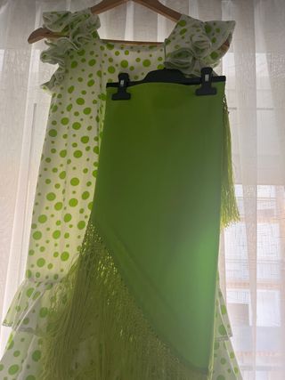 Traje flamenca niña lunares verdes y mantoncillo
