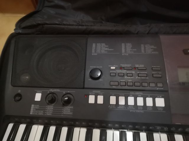 teclado Yamaha psrE423