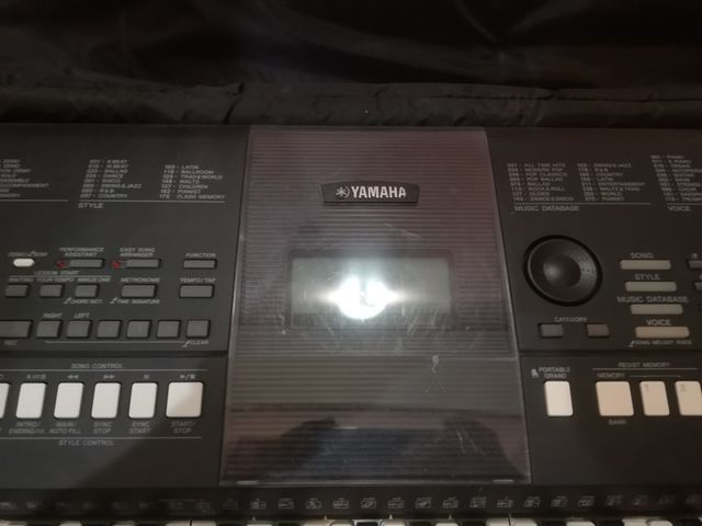 teclado Yamaha psrE423