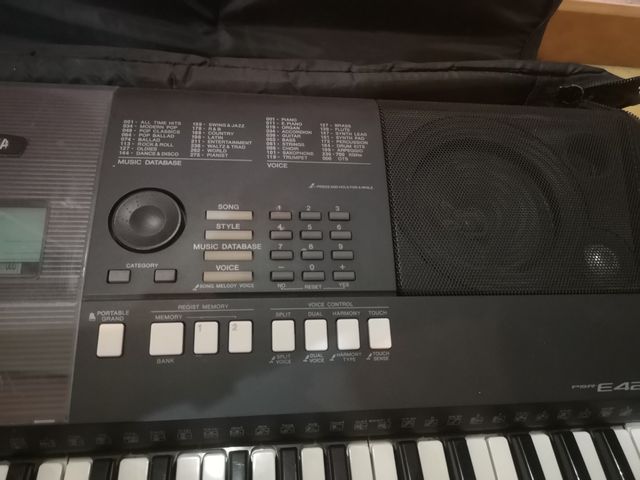 teclado Yamaha psrE423