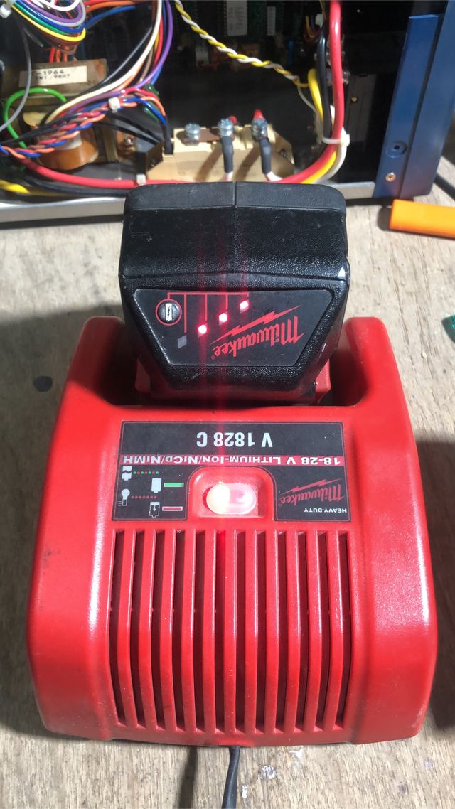 Reparación baterías Milwaukee 28v