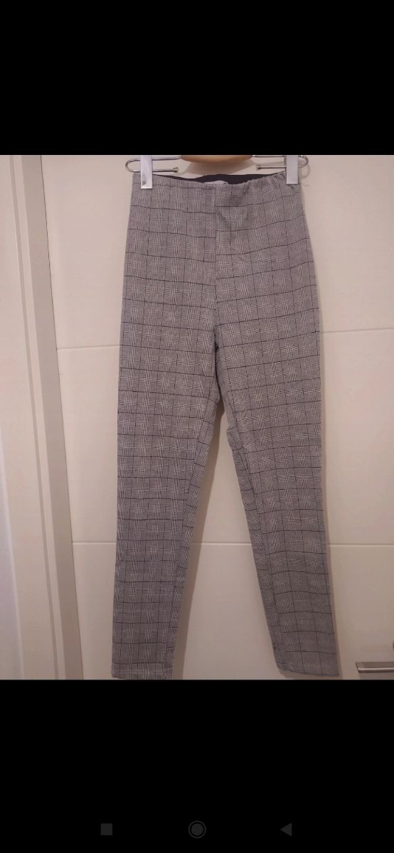 PANTALON TIPO LEGGINS