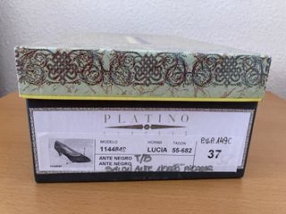 Zapatos de salón negros con pedrería