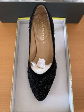 Zapatos de salón negros con pedrería