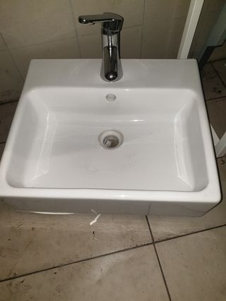 Lavabo Ikea con grifo 