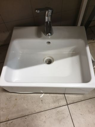 Lavabo Ikea con grifo 