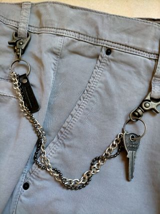 Catena portachiavi decorativo pantaloni  
