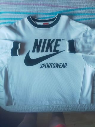 Sudadera Nike talla L chica. 10€