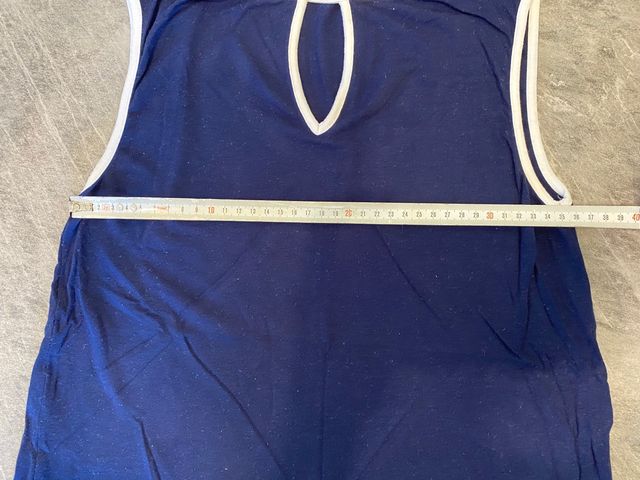 Canotta blu con bordi bianche
