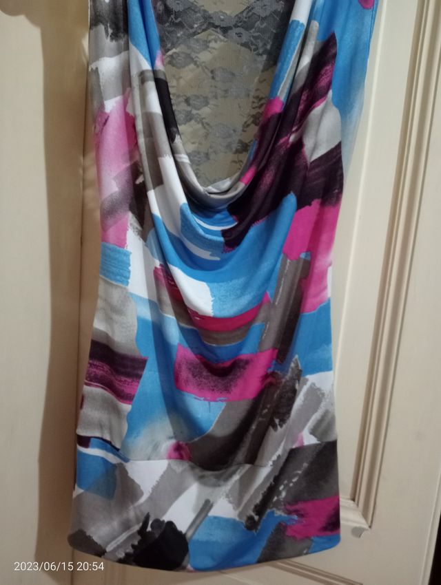 Maglia con scollo a cascata