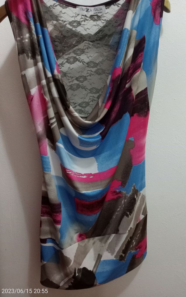 Maglia con scollo a cascata