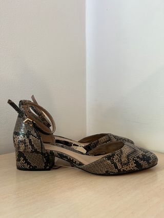 Zapatos tacón pequeño sfera. 